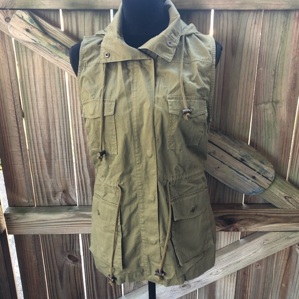 Love Tree Army Green Sleeveless Hooded Cargo Vest Button Up 4 Pocket Vest Size M